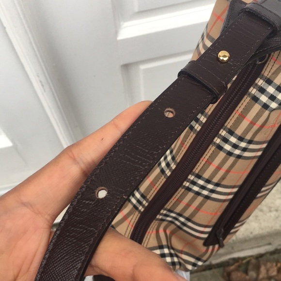 Authentic Burberry Shoulderbag - Picture 6 of 11
